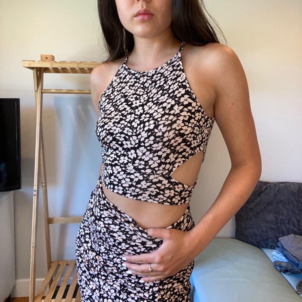 CLAYTON: Cropped Floral Tank